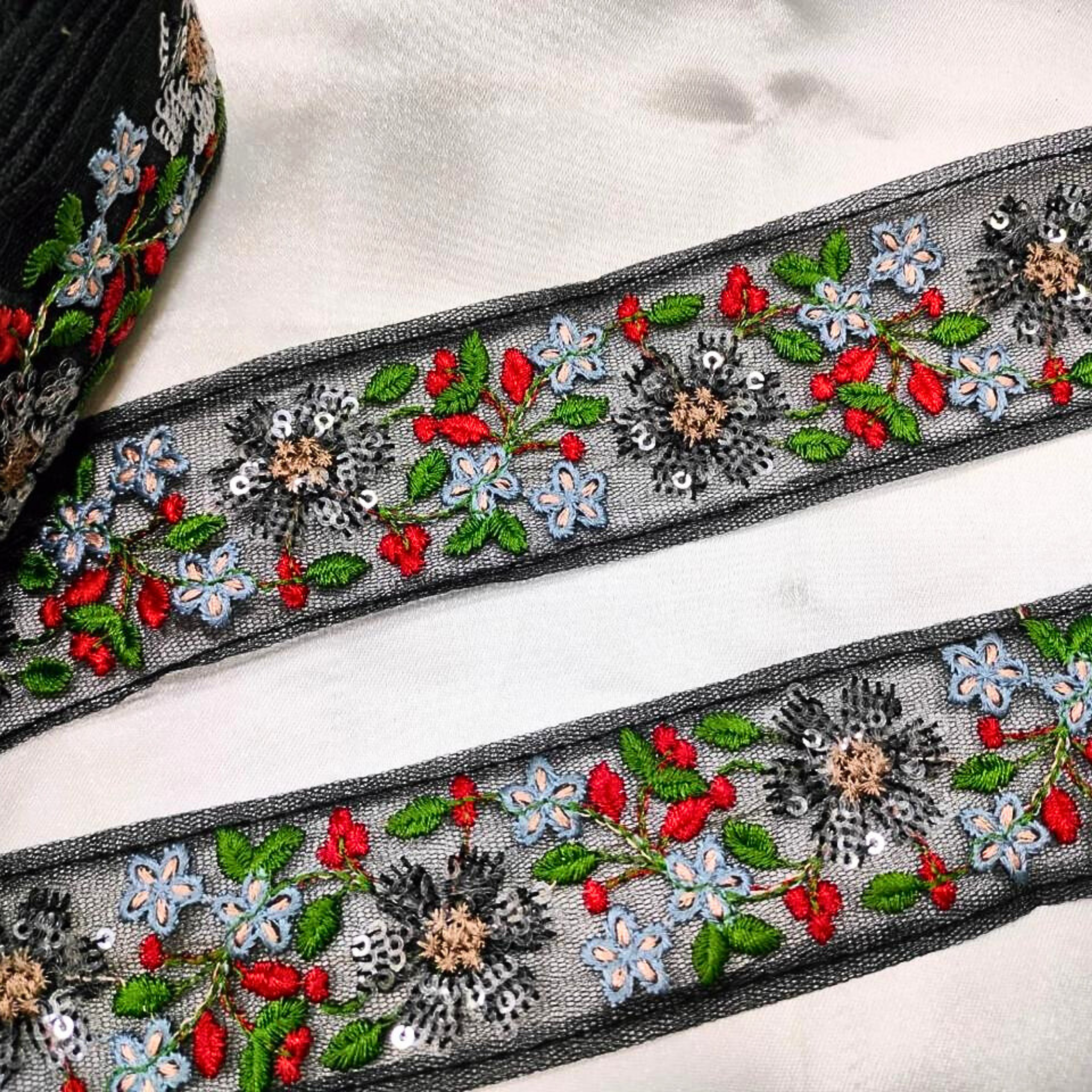Multicolor Floral Embroidered Trim