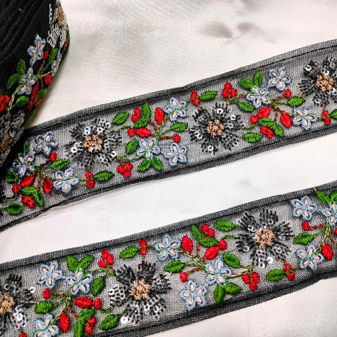 Multicolor Floral Embroidered Trim