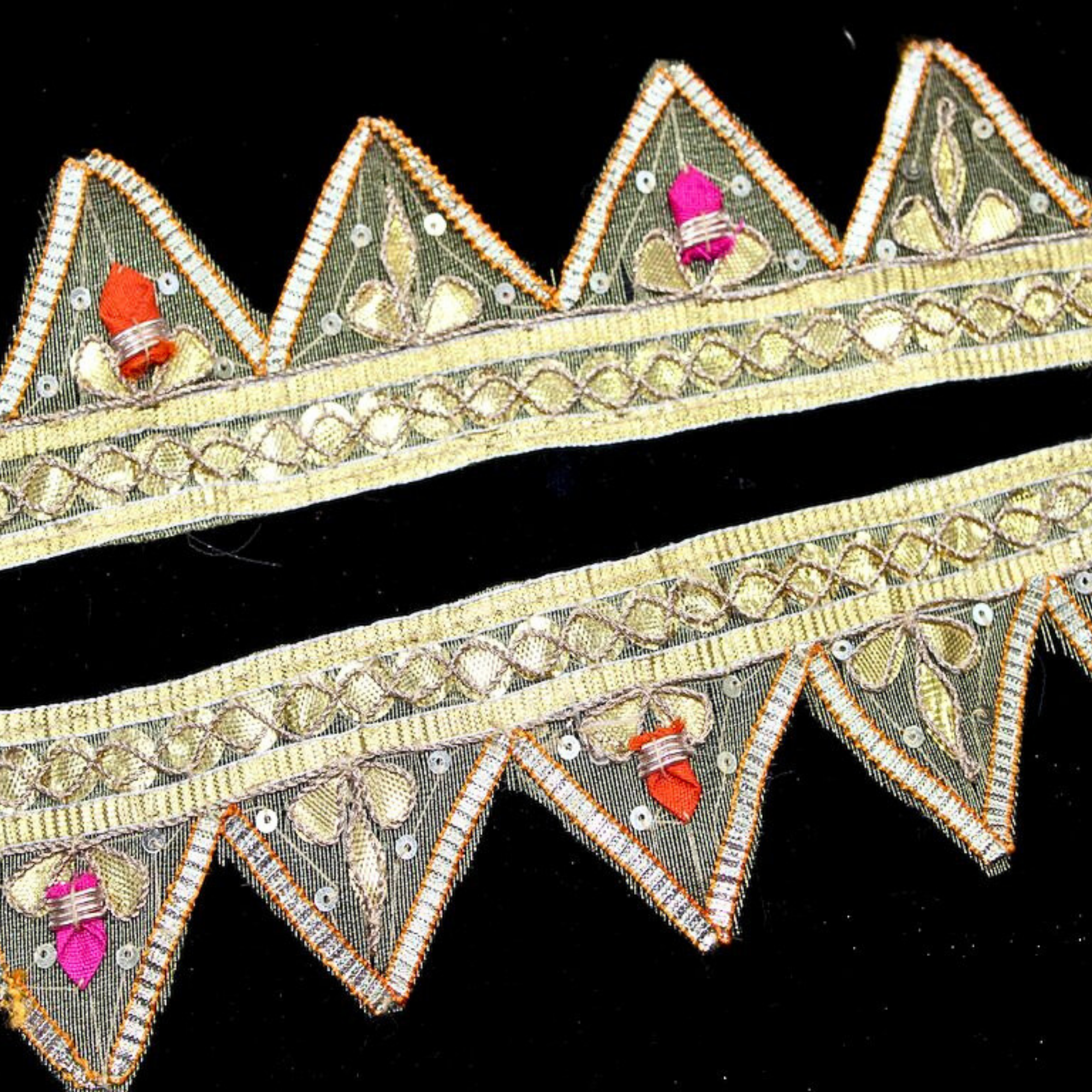 Gota Patti Triangle Cutwork Lace