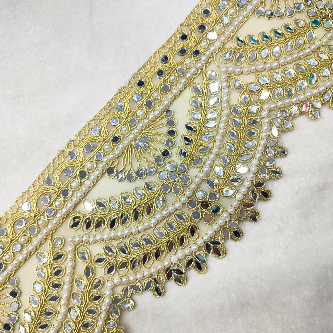 Scalloped Mirror Trim