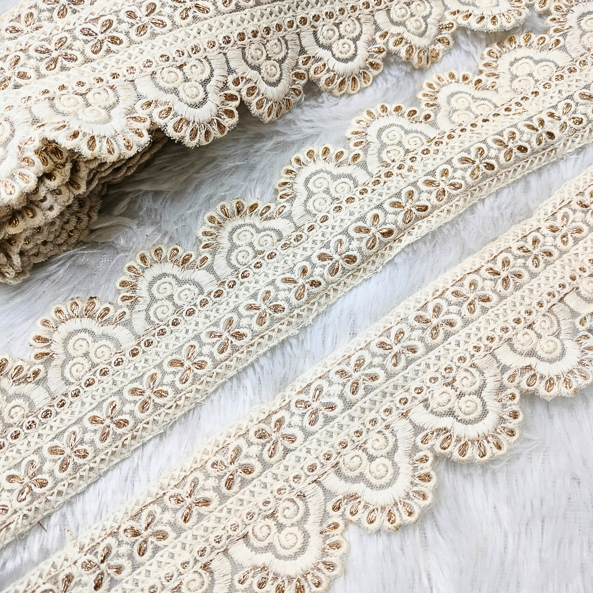 Off-White Scalloped Threadwork Lace