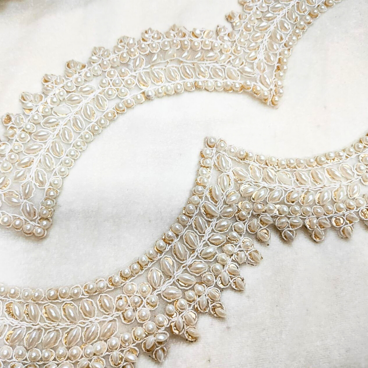 Elegant Scalloped White Pearl Trim