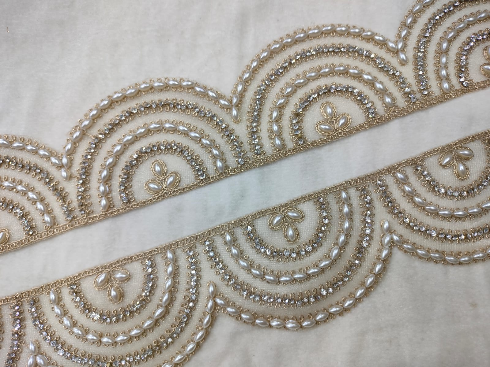 Scalloped Gold and Pearl Elegance Trim