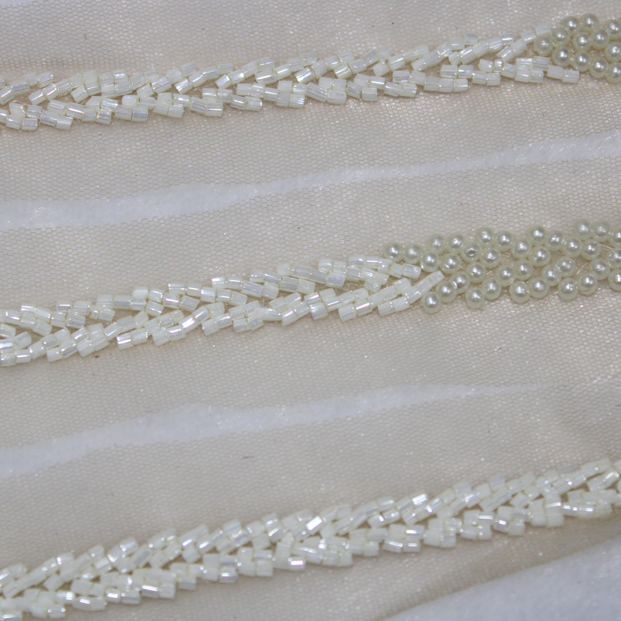 White Twinkling Beads Border