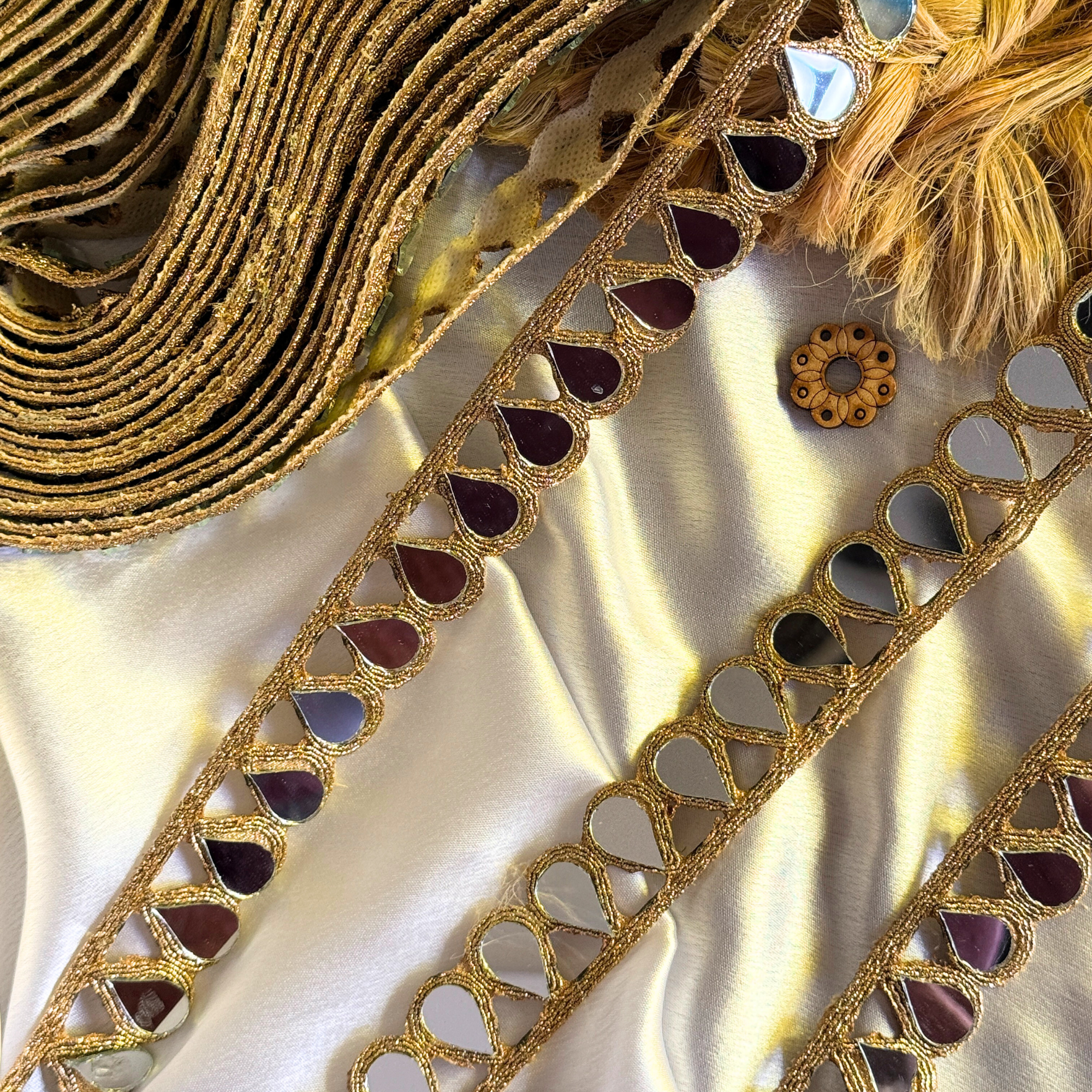 Classic Teardrop Mirror Lace Trim