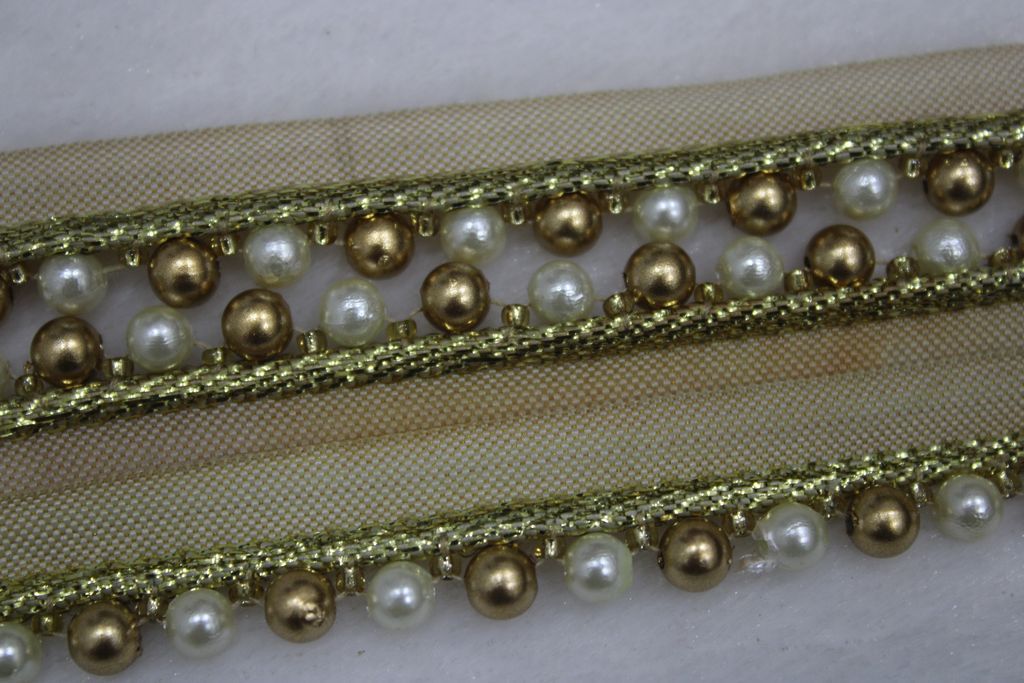 Elegant Rose Gold and White Pearl Lampi Trim