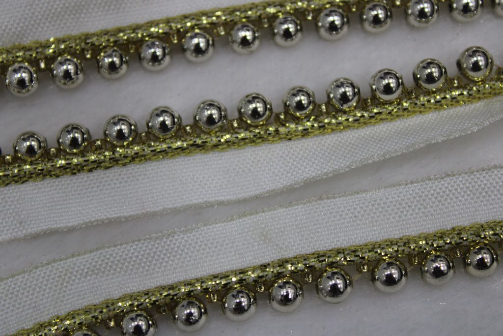 Exquisite Pearl and Gold Lampi Trim