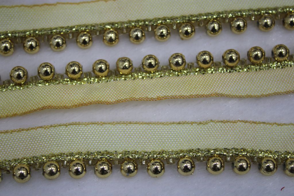 Opulent Yellow Gold and White Pearl Lampi Trim